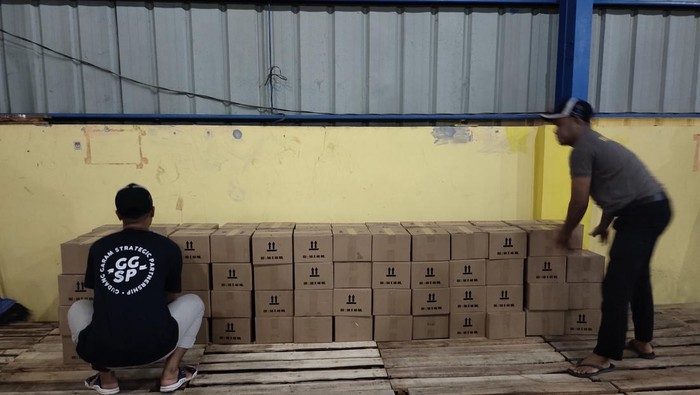 Ribuan tinta logistik Pemilu 2024 tiba di Lebak, Banten.
