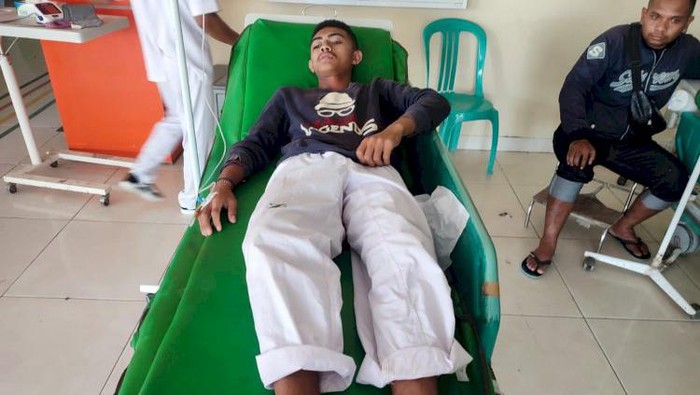 Salah satu altet taekwondo asal TTS saat menjalani perawatan medis di RSUD Naibonat, Kabupaten Kupang, NTT. (Polres Kupang)