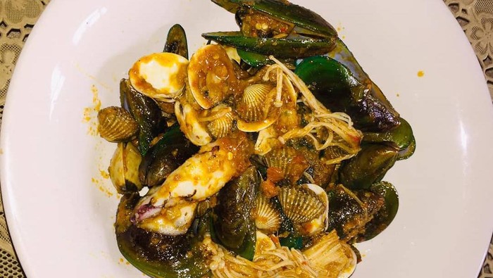 Salah satu menu di Seafood Cipedes Bandung.