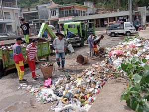 Kebakaran TPA Purbahayu Padam, Sampah di Pangandaran Diangkut Lagi
