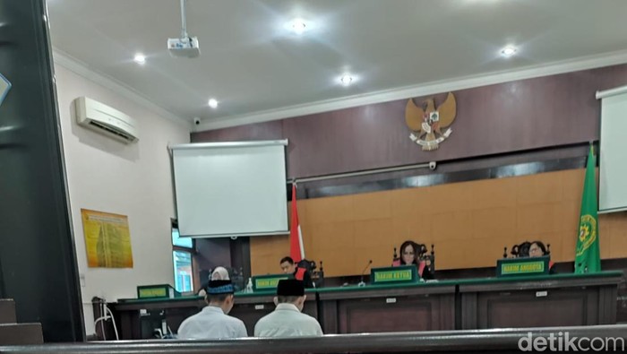 sidang kasus tambang galian c ilegal mojokerto