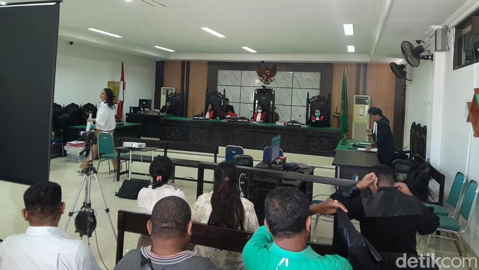 Sidang perkara dugaan tindak pidana korupsi aset Pemprov NTT di Pengadilan Tipikor Kupang, Selasa (14/11/2023). (Foto: Simon Selly/detikBali)