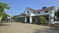 Stasiun Tuntang dibangun pada 1871 dan mulai beroperasi pada 21 Mei 1873. Namun, bangunan yang sekarang eksis itu sudah direnovasi dan merupakan generasi kedua yang berasal dari tahun 1905. (Foto: dok. heritage.kai.id)