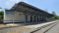 Sampai pada 2002, ketika jalur Ambarawa - Tuntang kembali dibuka, Stasiun Tuntang dilewati kereta uap wisata atau kereta diesel vintege. Dengan kata lain, saat ini Stasiun Tuntang aktif menerima kereta wisata. (Foto: heritage.kai.id)