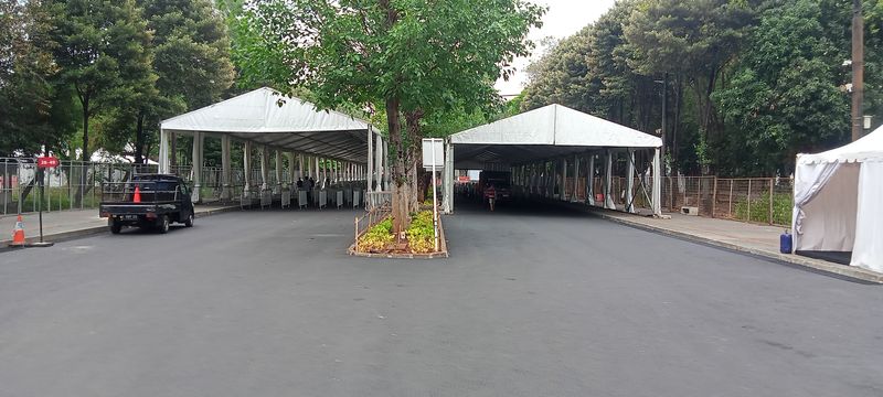 Suasana GBK Jelang Konser Coldplay