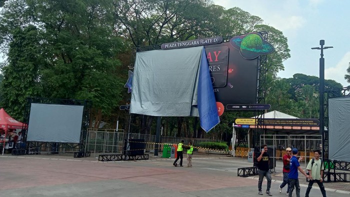 Suasana GBK Jelang Konser Coldplay