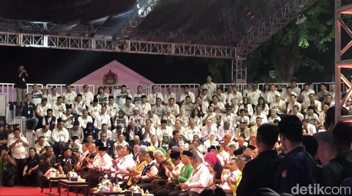 Suasana pembacaan doa jelang pengundian nomor urut