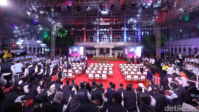 Suasana Terkini di KPU Jelang Pengundian Nomor Urut Capres Suasana Terkini di KPU Jelang Pengundian Nomor Urut Capres