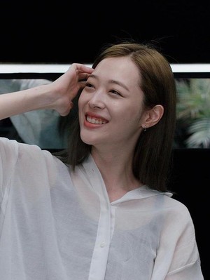 Sahabat Kenang 7 Tahun Kematian Sulli