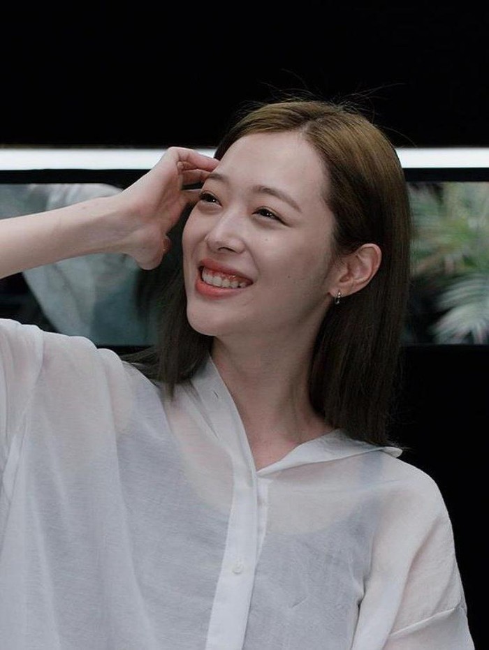 Sulli Curhat Sebelum Bunuh Diri di Dear Jinri, Merasa Hidup Jadi Produk Sulli Curhat Sebelum Bunuh Diri di Dear Jinri, Merasa Hidup Jadi Produk