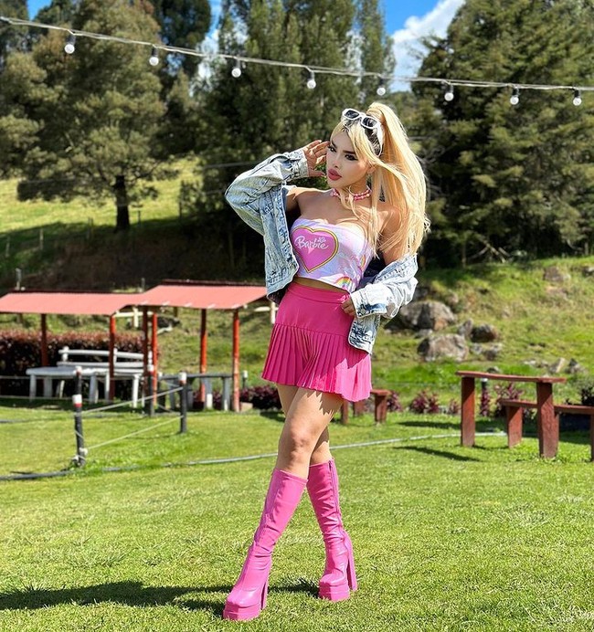 Jadi mereka mem-bully-ku karena itu, karena penampilanku, karena warna kulitku. Bahkan karena kelas sosialku karena orang tuaku bekerja sebagai petani, ungkapnya dilansir Dailymail. Foto: Instagram Tatiana Murillo