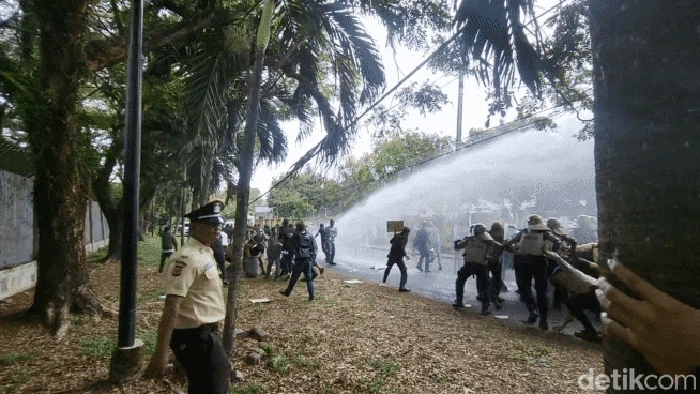 Teriakan Tutup PLTU Warnai Huru-hara Pilpres di PLTU Palabuhanratu