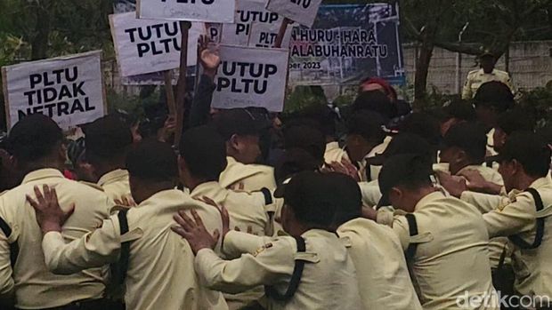 Teriakan Tutup PLTU Warnai 