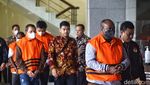Terjaring OTT, Pj Bupati Sorong Berompi Tahanan KPK