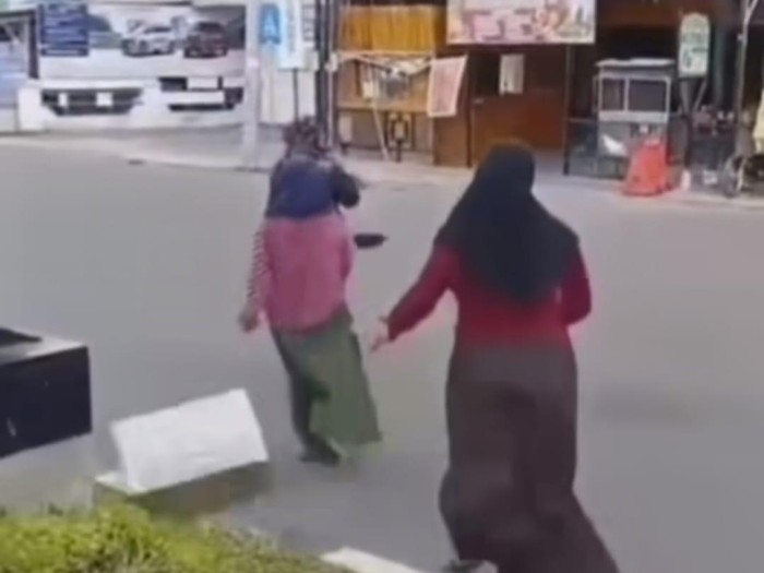 Viral wanita kabur usai direkam tengah minta uang modus donasi untuk Palestina di Binjai. (Istimewa)