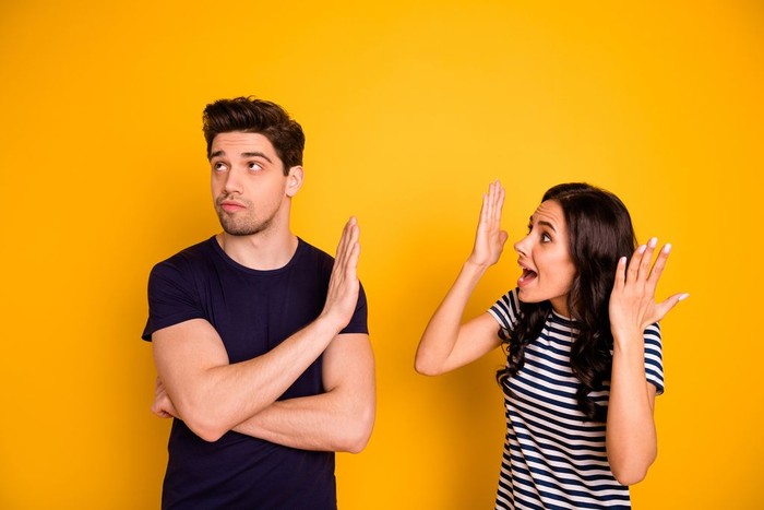 5 Kelakuan Tak Terduga Pria Ketika Makan Bersama Saat Kencan