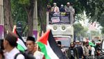 Jelang Konser, Coldplay Didemo Massa Geranati LGBT