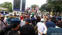 Seperti diketahui, Coldplay akan menggelar konser perdananya di Stadion Gelora Bung Karno (GBK), Senayan, Jakarta Pusat, Rabu (15/11/2023) malam. Konser ini merupakan bagian dari tur dunia mereka yang bertajuk Music of the Spheres World Tour 2023.