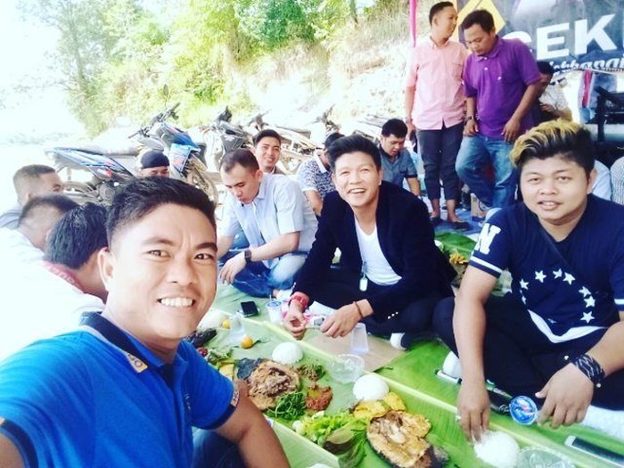 Andika Mahesa ‘Babang Tamvan’ Doyan Makan Bakso hingga Ngeliwet