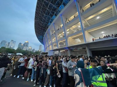 Begini Mengularnya Antrean Masuk ke Kategori Festival Konser Coldplay