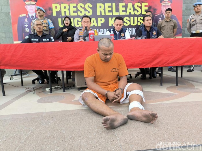 Azis, pelaku pencurian motor di rumah milik Handayani meringis kesakitan usai kakinya dihadiahi timah panas oleh polisi