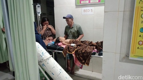 Balita perempuan berusia 4 tahun di Lombok Timur, NTB, digigit 5 ekor anjing.