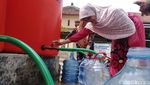 Potret Warga Kota Blitar Antre  Air Bersih