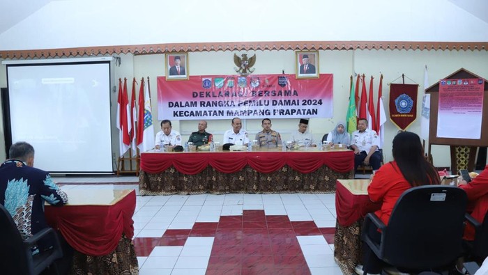 Bareng Camat-Danramil, Kapolsek Mampang Deklarasikan Pemilu Damai 2024