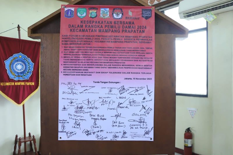 Bareng Camat-Danramil, Kapolsek Mampang Deklarasikan Pemilu Damai 2024