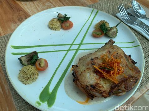 Bestik Pitik Bumbu Opor, menu favorit di Pracimasana, Pracima Tuin Mangkunegaran.