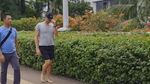 Selfie Chris Martin dengan Keringat Bercucuran, Nikmati Jakarta Sambil Nyeker