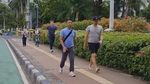 Selfie Chris Martin dengan Keringat Bercucuran, Nikmati Jakarta Sambil Nyeker
