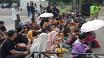 Situasi Terkini Area GBK Jelang Konser Coldplay, Penonton Mulai Datang
