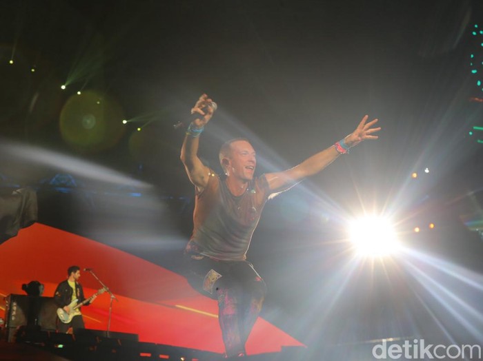 Coldplay Penampilan Coldplay di konser Music of The Spheres yang digelar Rabu (15/11/2023) di Stadion Utama Gelora Bung Karno, Jakarta.
