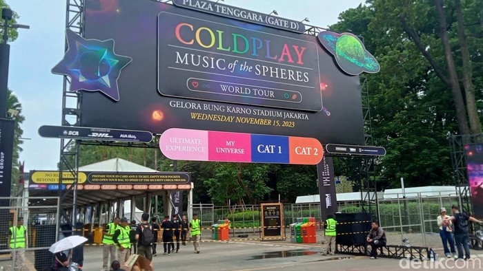 Situasi terkini GBK jelang konser Coldplay.