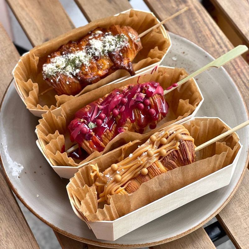 Croissant unik berbentuk yakitori
