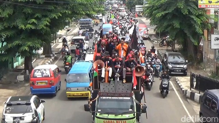 Demo buruh di Purwakarta.