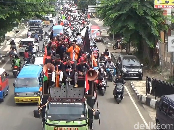 Demo buruh di Purwakarta.