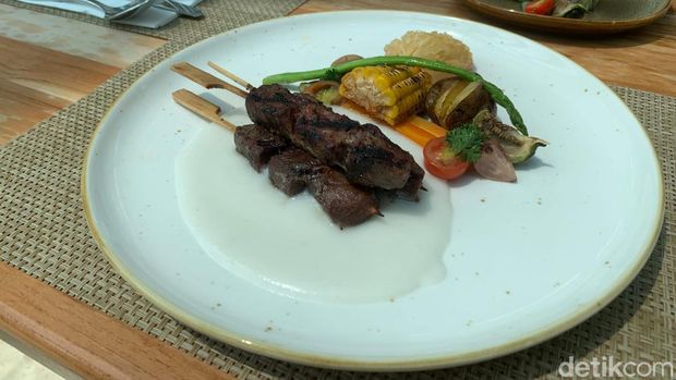 Dendeng Agé, menu favorit di Pracimasana, Pracima Tuin Mangkunegaran.