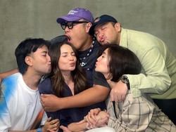 8 Momen Kejutan Kepulangan Enzy Storia ke RI, Bikin Rekan Artis Sampai Nangis