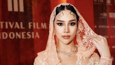 Foto: 7 Pesona Anya Geraldine di FFI 2023, Dibalut Kebaya Berkerudung