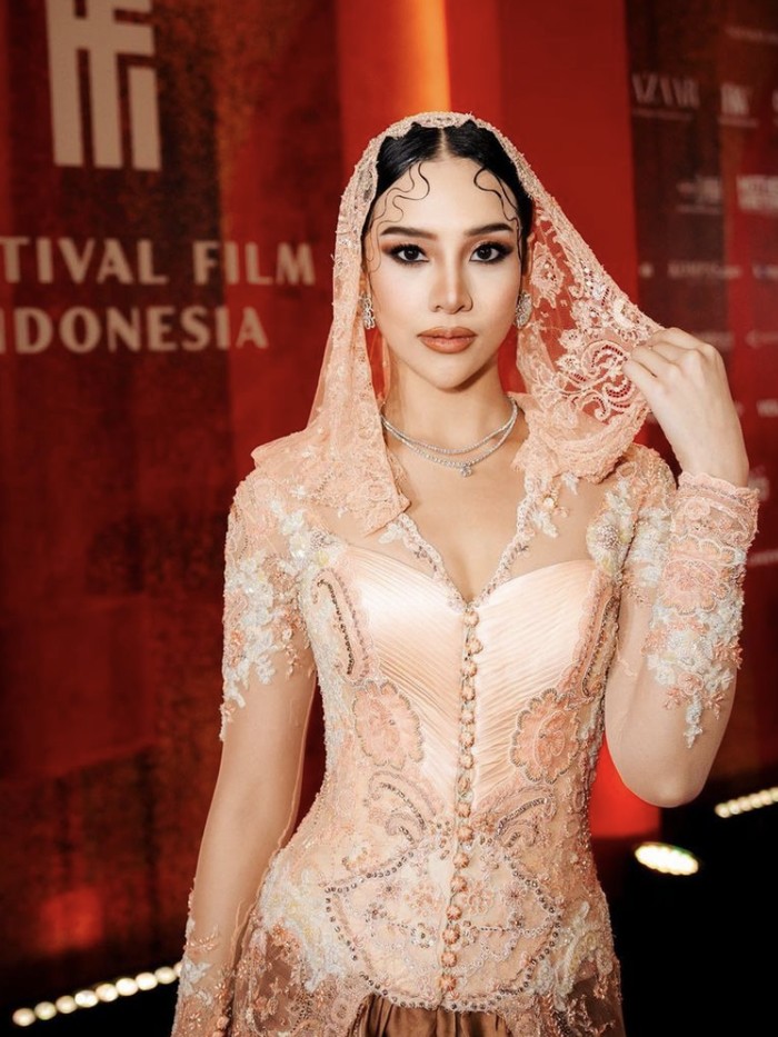 Gaya Anya Geraldine di FFI 2023 Gaya Anya Geraldine di FFI 2023