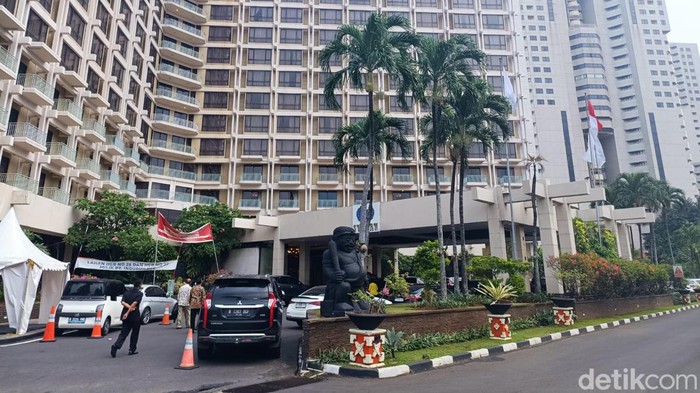 Hotel Sultan Ramai Pengunjung Jelang Konser Coldplay