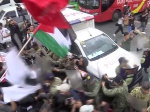 Aksi Bela Palestina di Filipina Diwarnai Bentrokan Massa dan Polisi