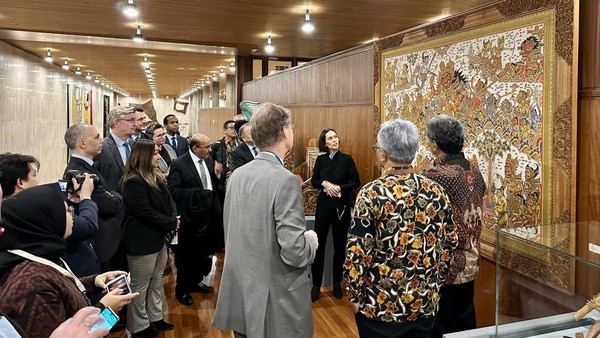 Potret Karya Seni Jalan Nusantara di Markas Besar UNESCO