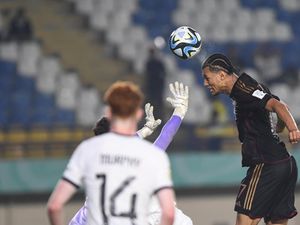 Teknik Menyundul Bola (Heading): Prinsip dan Tahapannya