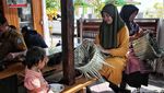 Karya Ciamik Tas Anyaman Lontar Warga Desa Tritiro