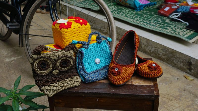 Keren! Emak-emak di Purbalingga Raup Puluhan Juta dari Kerajinan Rajut