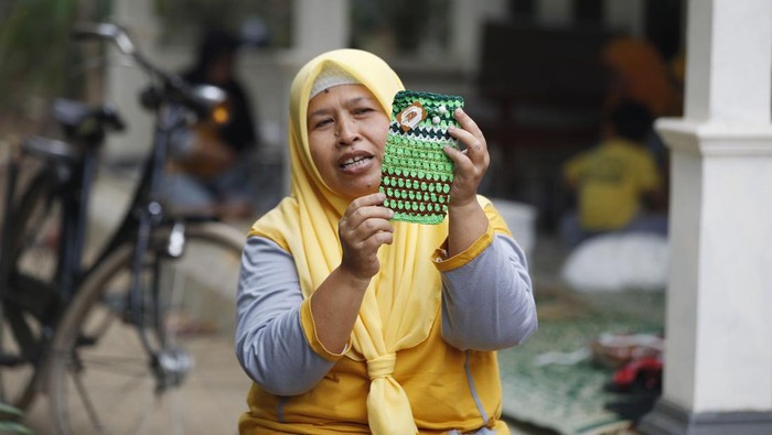 Keren! Emak-emak di Purbalingga Raup Puluhan Juta dari Kerajinan Rajut