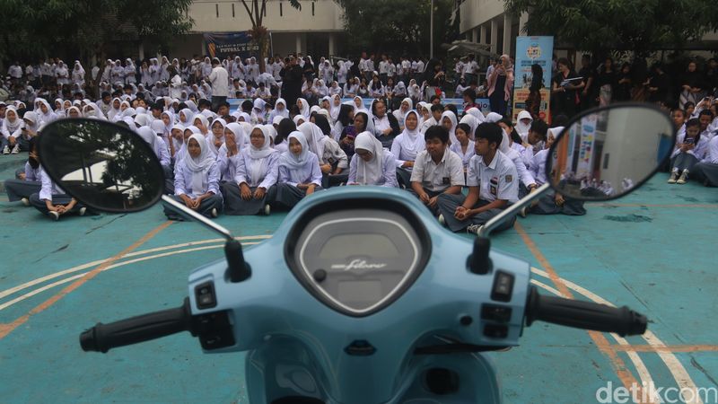 Keseruan Siswa SMAN 10 Bandung ramaikan acara Classy Yamaha Youth Festival.